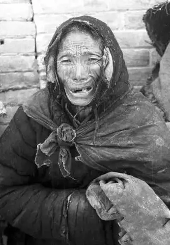 旧社会的大饥荒每张都让人潸然泪下