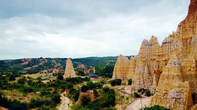 云南元谋浪巴铺土林风景图片 - 第9张