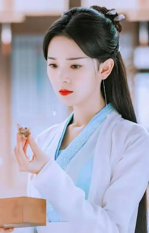 盘点国内女明星的古装白衣造型—一袭白裙 清丽脱俗 倾国倾城