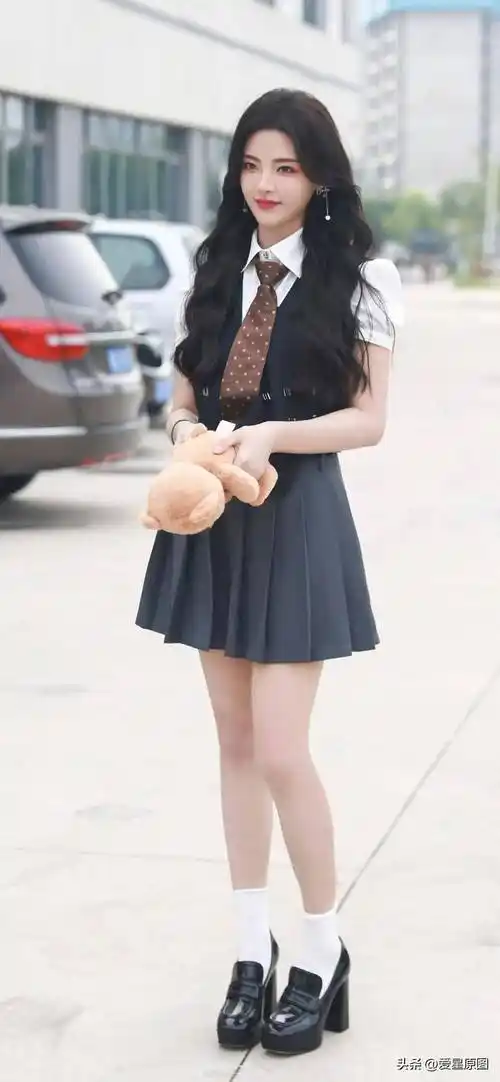 校花少女-杨超越全图写真合集_中国_代表作品_内地