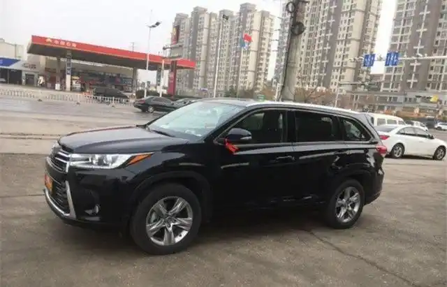 黑色汉兰达真亮眼!油耗分毫不差,车主:不比q7差!