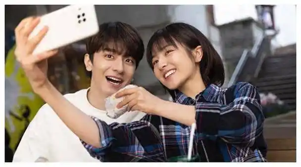 首先,咱们来说说主演小哥哥李兰迪.