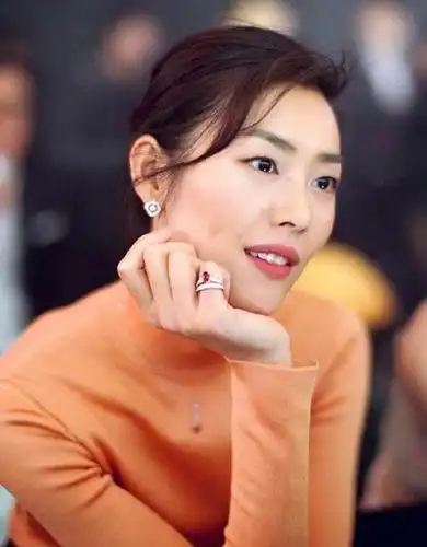 长了一张菱形脸的刘雯,为什么会美成仙女啊?全靠耳饰搭得好