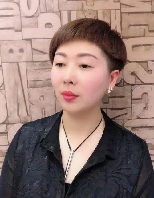 时尚女短发盖盖头女生各种锅盖头发型图片