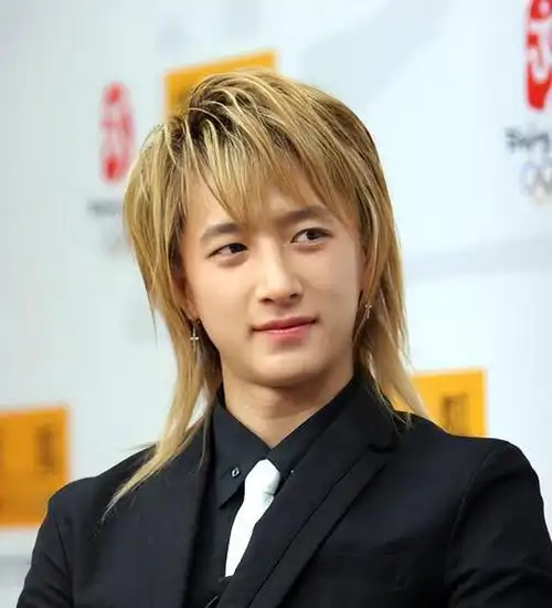 当时正值韩流侵袭的年代,韩庚可谓是无人不知,无人不晓.