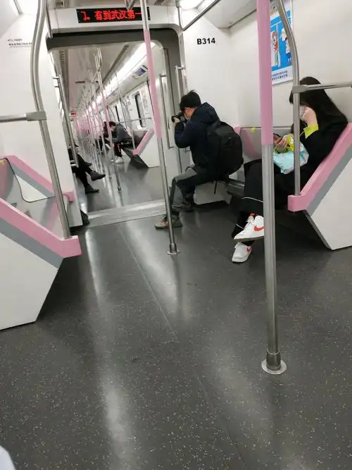 封城后第一次坐地铁