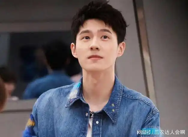 刘昊然凭一档综艺, 不仅重获少年感, 还成功吸粉, 网友在线磕cp