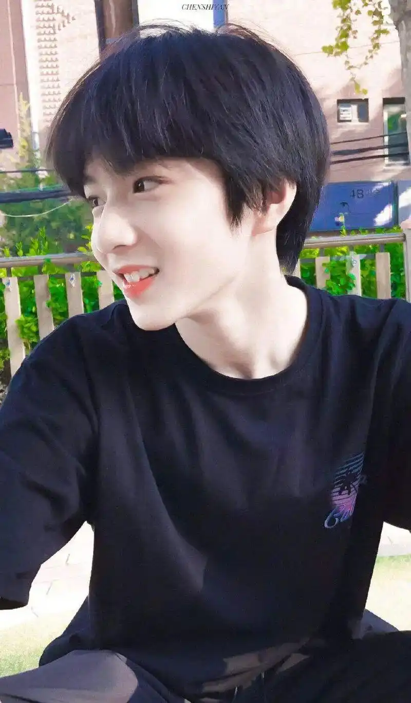 06.21发微博分享新买的鞋被造谣"刘耀文向粉丝要 - 抖音