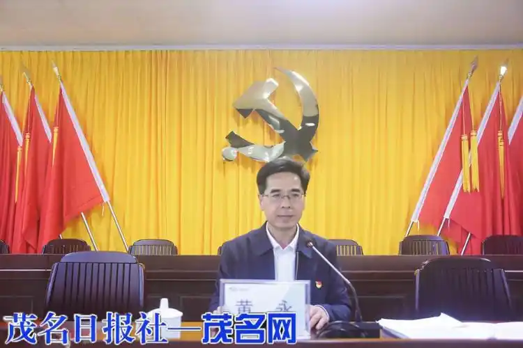 您现在:>首页>要闻动态>部门动态>茂名滨海新区党工委副书记 黄永牢牢