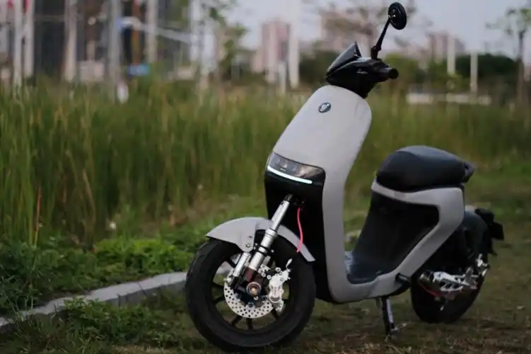 小改新国标电动车天花板九号c90