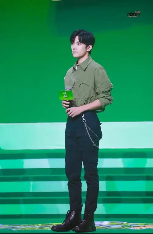 易烊千玺康师傅绿茶品牌代言人