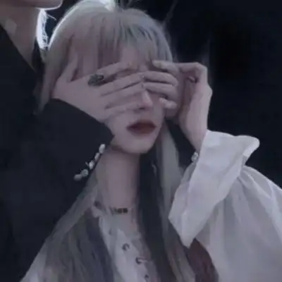 情头一男一女黑色系高清超酷的高冷禁欲系情侣头像图片