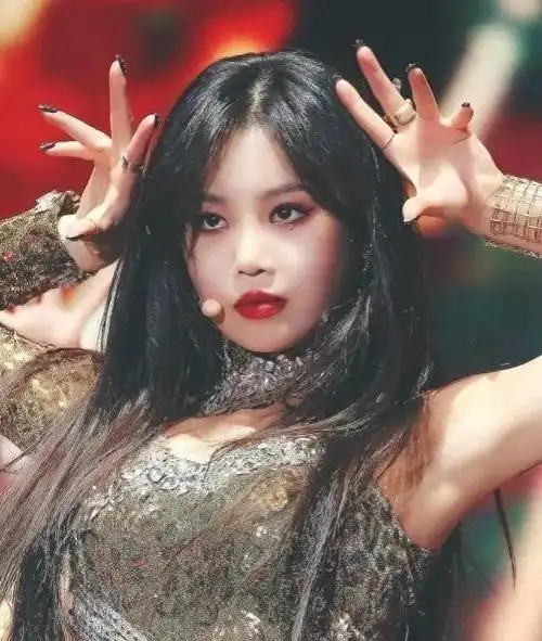 闪耀重生!女团gidle成员徐穗珍独当一面!