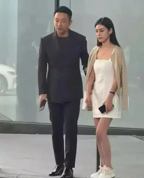 520汪峰官宣恋情,汪峰审美一直在线,森林北气质不输章子怡