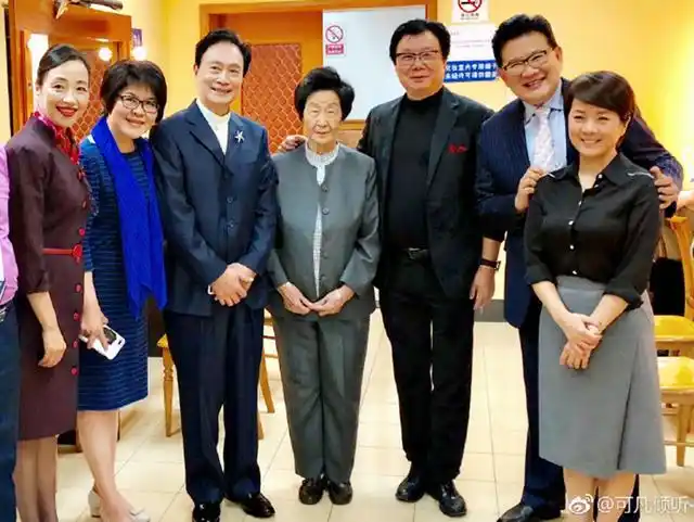 久未露面的上海著名主持人叶惠贤现身参演多部影视剧如今75岁