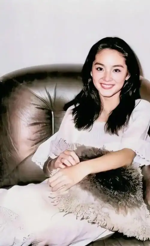 林青霞,作为东南亚地区的顶尖美女,拥有无数影迷和粉丝.