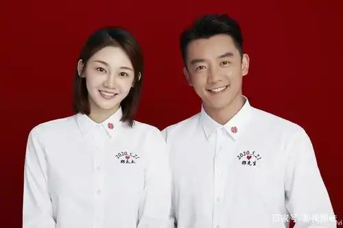 郑恺苗苗521卡点13:14宣布结婚喜讯,表情搞怪甜蜜