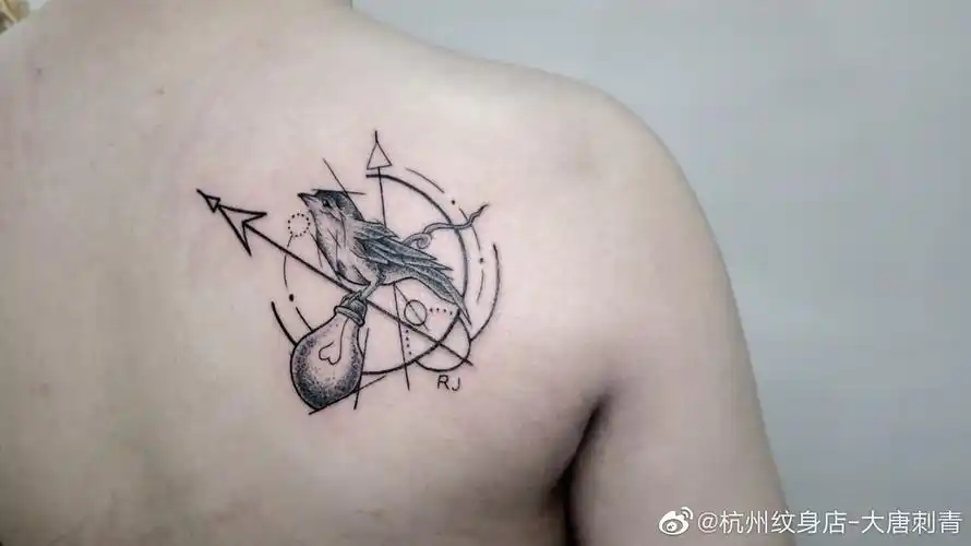 纹身思念是一种幸福的忧伤