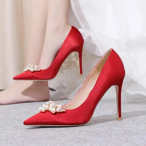 红色婚鞋女2022新款珍珠水钻高跟鞋细跟绸缎礼服单鞋
