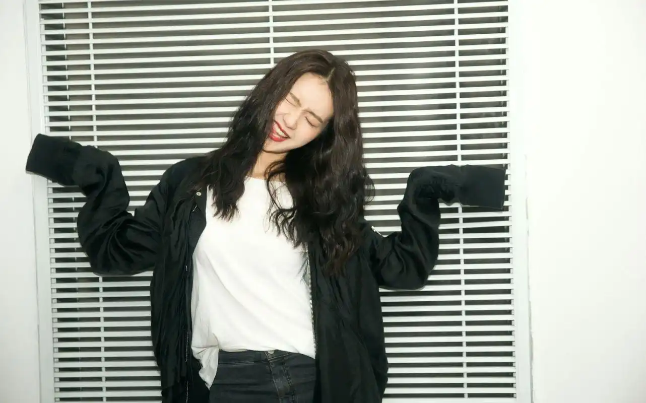 许龄月小姐姐发微博:不喜欢按常理出牌的人生,见招拆招,偶有杂乱无章