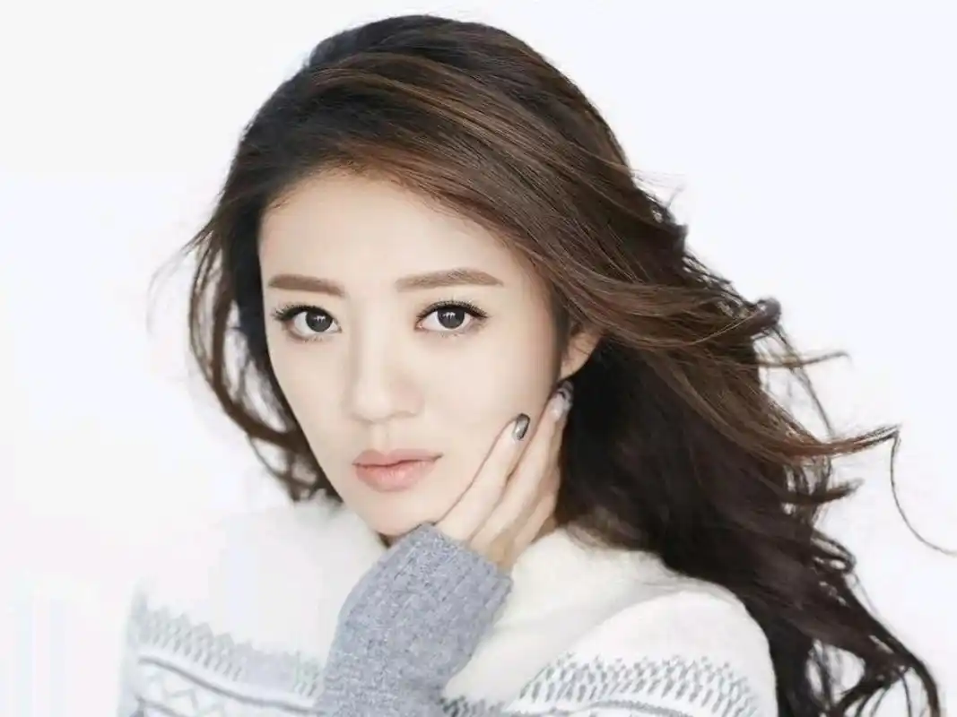 长相高级的安以轩,美艳动人好惊艳!