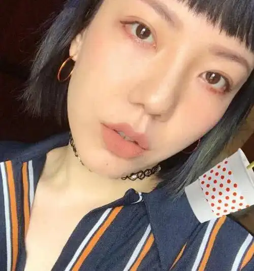 吴莫愁的素颜照,妆前妆后的气质完全不一样!网友:差别真大