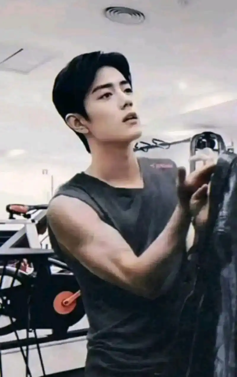 啊啊小飞侠形容肖战胸肌的触感[色] 好想知道摸肖战胸肌是什么感觉?