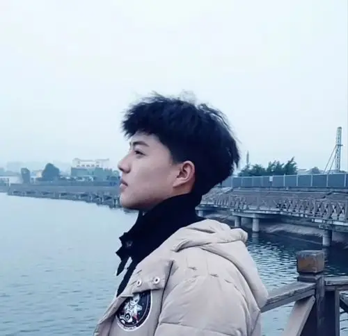 这10款男生侧面发型,拿去帅