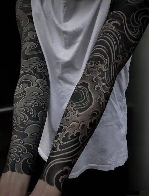 被称为刹车印的老传统花臂纹身图案