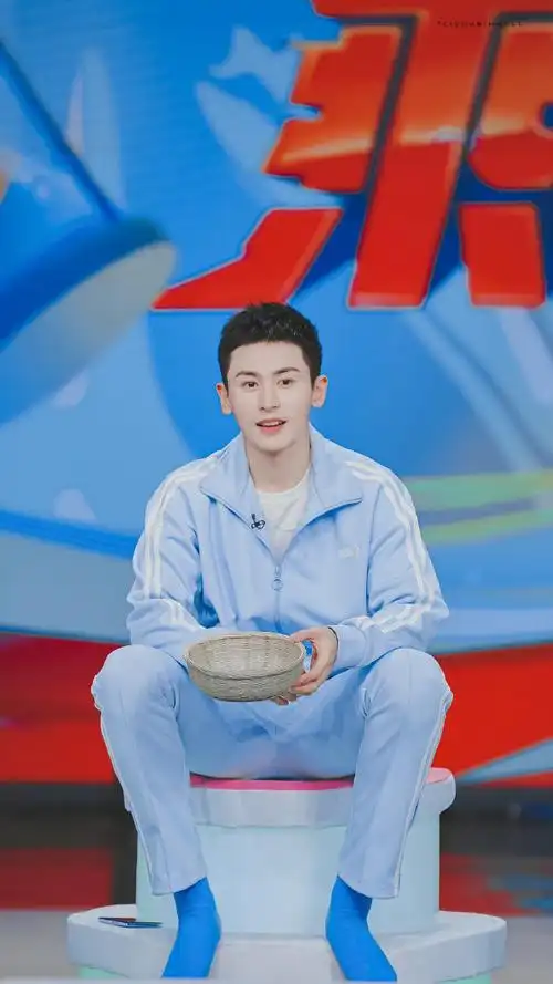 张哲瀚[超话]#373739#张哲瀚快乐大本营#快乐大本营 .