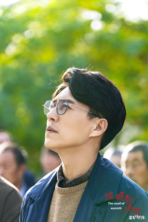 电视剧《温暖的味道》开播 靳东化身"宝藏书记"