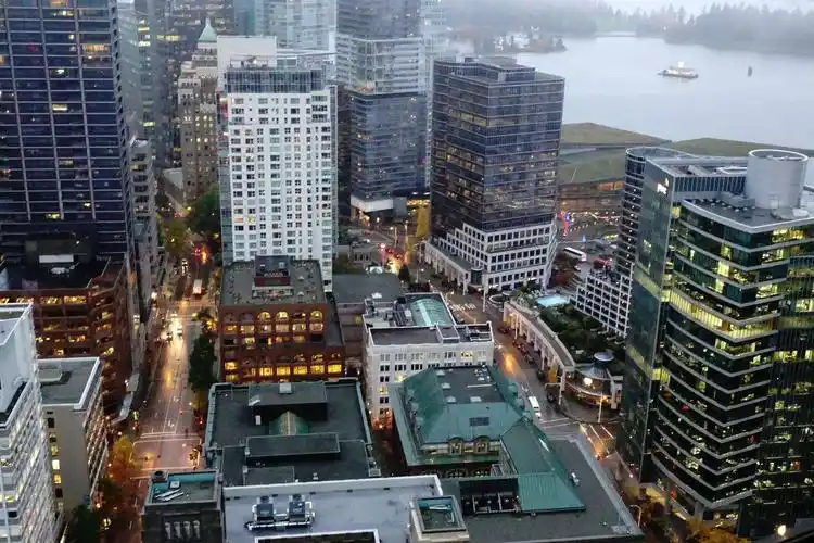 鸟瞰温哥华市中心