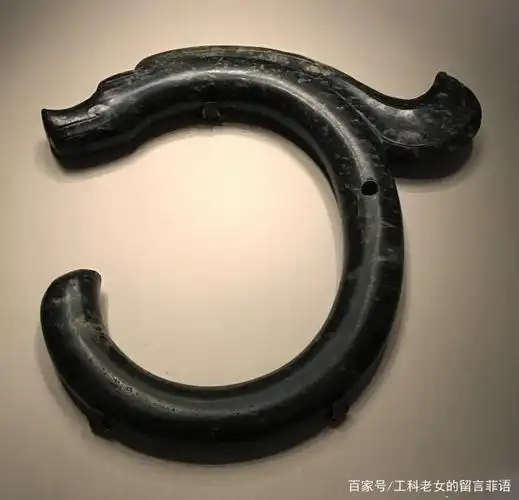 国家博物馆的红山玉龙是中国龙最原始的样子