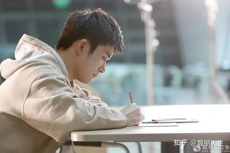 千玺决定放弃入职国家话剧院从未走捷径未涉及萝卜坑公道自在人心事件