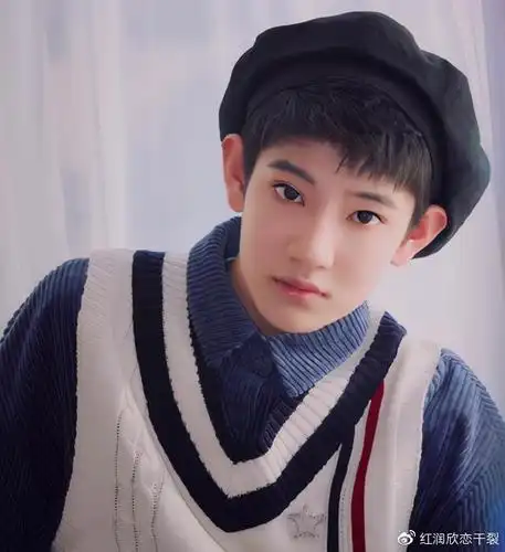 张铭浩这些小爱豆们也越来越会"伪装",在镜头前一个一个都是乖宝宝,人