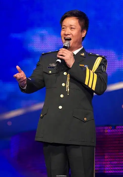 11,男声独唱《和是我们共和国的歌》《想家的时候》等