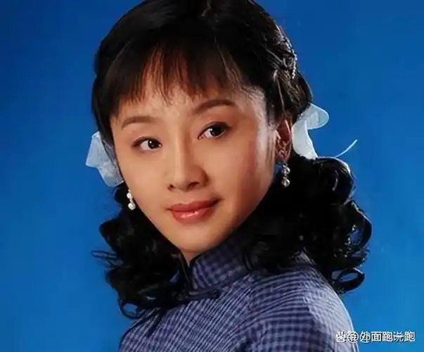 演员唐静与王新军离婚后独自陪儿子长大如今的选择令人泪目