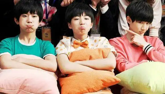 很多人都是看着tfboys三小只走过来的,从《青春修炼手册》,《宠爱》到