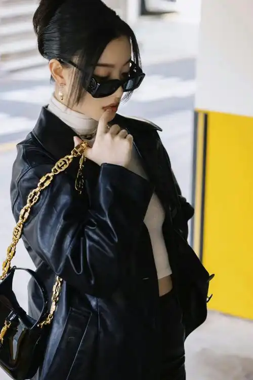 倪妮韩国街拍美照分享这双大长腿在圈里能进前十吗