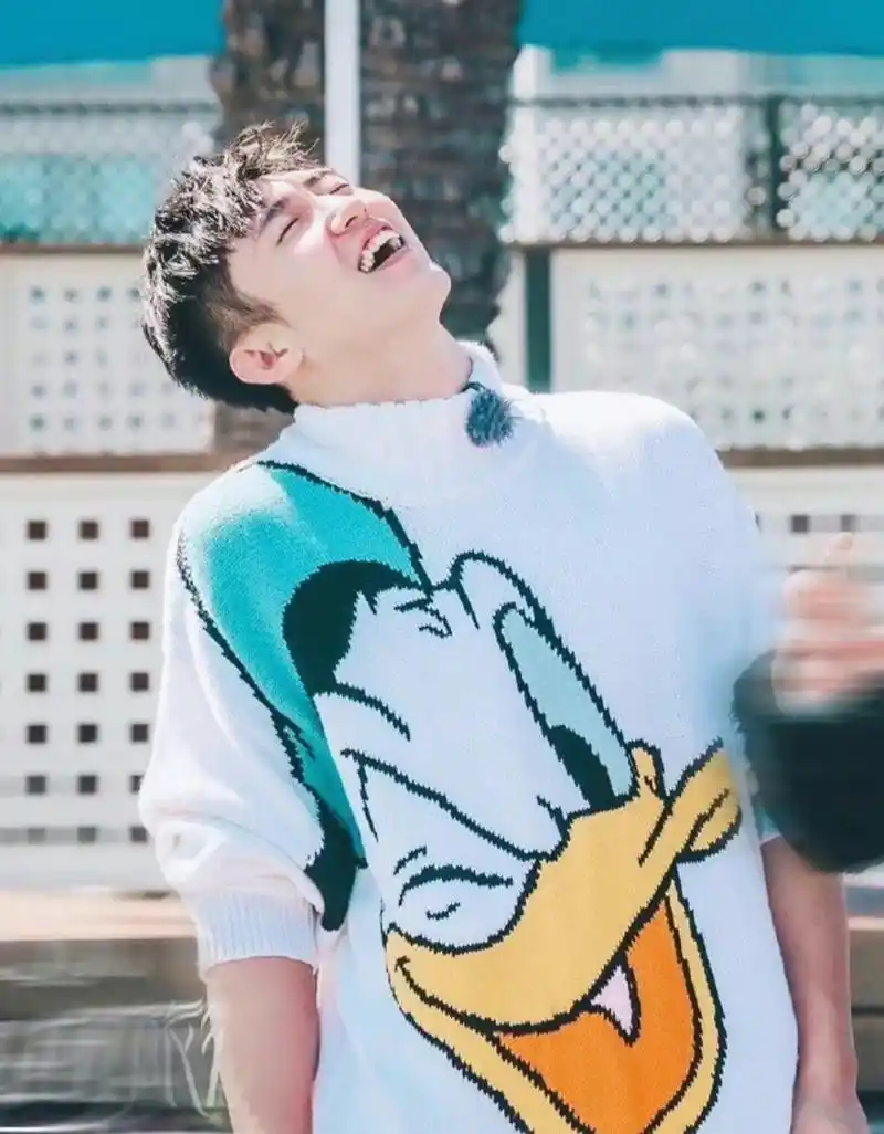 特别喜欢黄景瑜这两颗小虎牙,笑起来特别阳光.