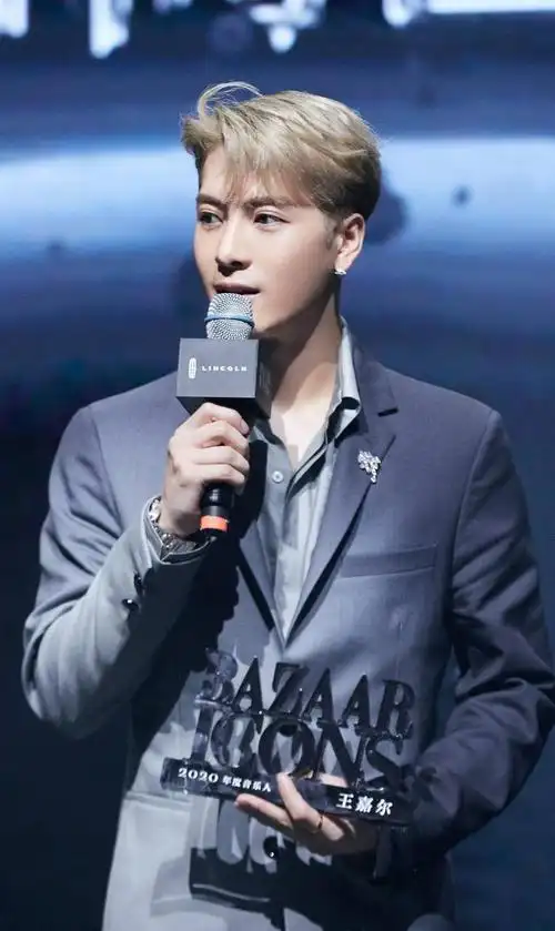 歌手王嘉尔帅气又自律来看多才多艺的帅哥照片