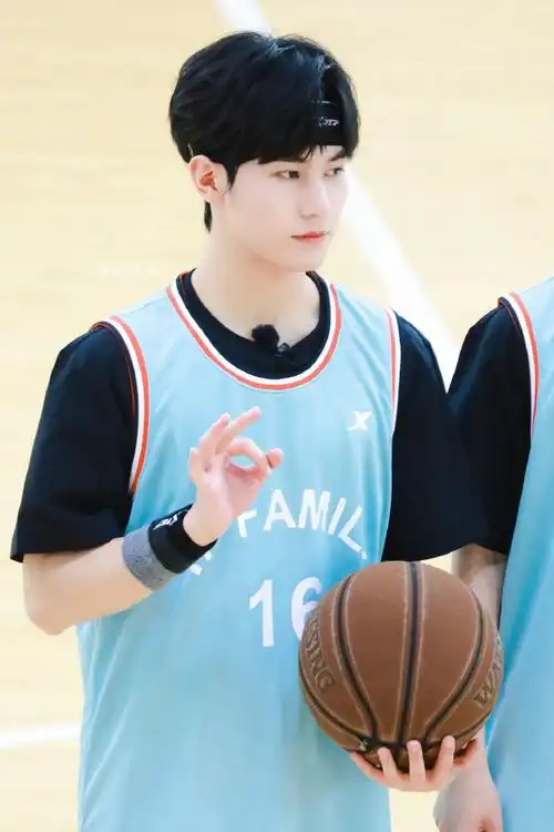 张真源超话90#张真源 荷尔蒙引爆点#98#张真源负角度进球#篮球