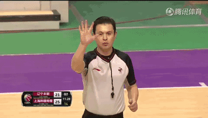 浅谈手势在基层裁判员临场中的运用示例