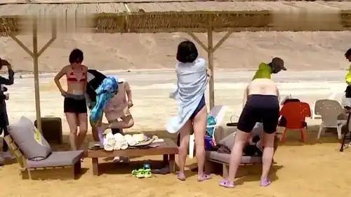 金星和老公死海游泳,身穿比基尼的金星,身材让观众集体傻眼了