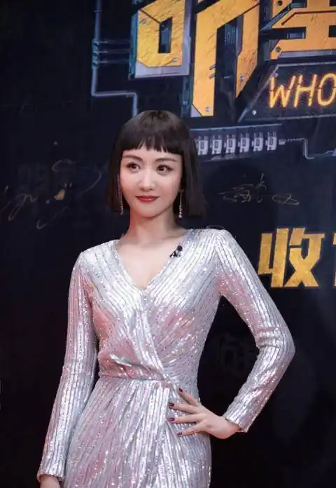 杨蓉太"任性"了,一头利落短发表示姐姐好飒_酷帅_明星_演技