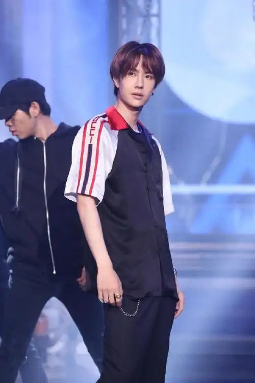 王一博20180624开场跳锤子舞,超级酷#王一博