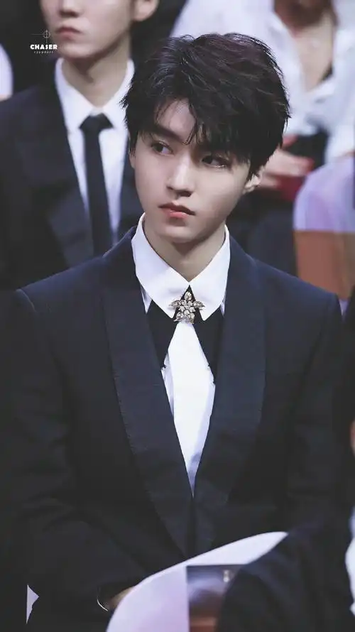 我会分享一些很帅的王俊凯的发型#tfboys头发梳成大人模样是凯妈做的