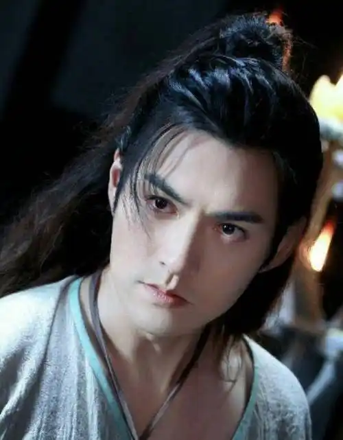 剃了光头的严屹宽颜值依旧能打 这样的古装第一小生你还认得出吗_造型
