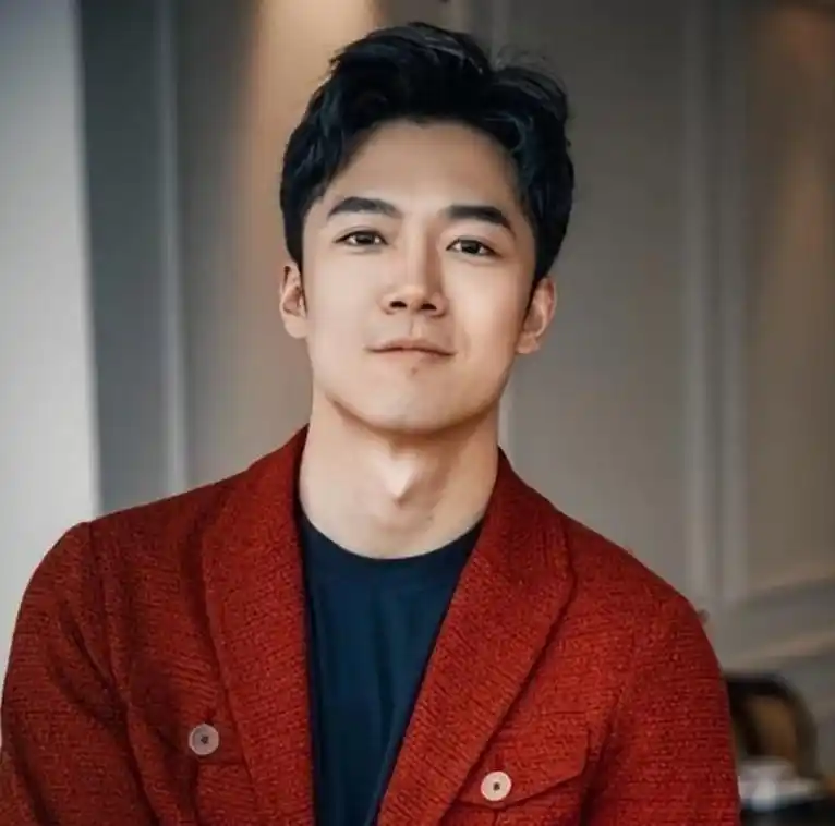 年逾而立的5央视男主持未婚!年龄大,情史干净,最小仅35岁!