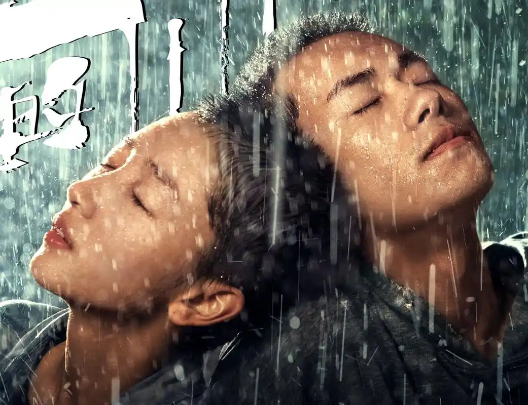 易烊千玺形容给周冬雨剃头的感受,用两个字概括,连导演都惊讶